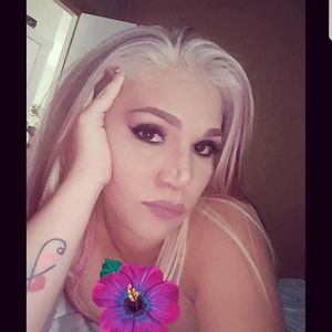 Meet your Posher, Yesy nail's